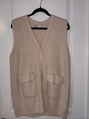 Zara Beige Ribbed V-Neck Buttoned Knit Vest with Flap Pockets